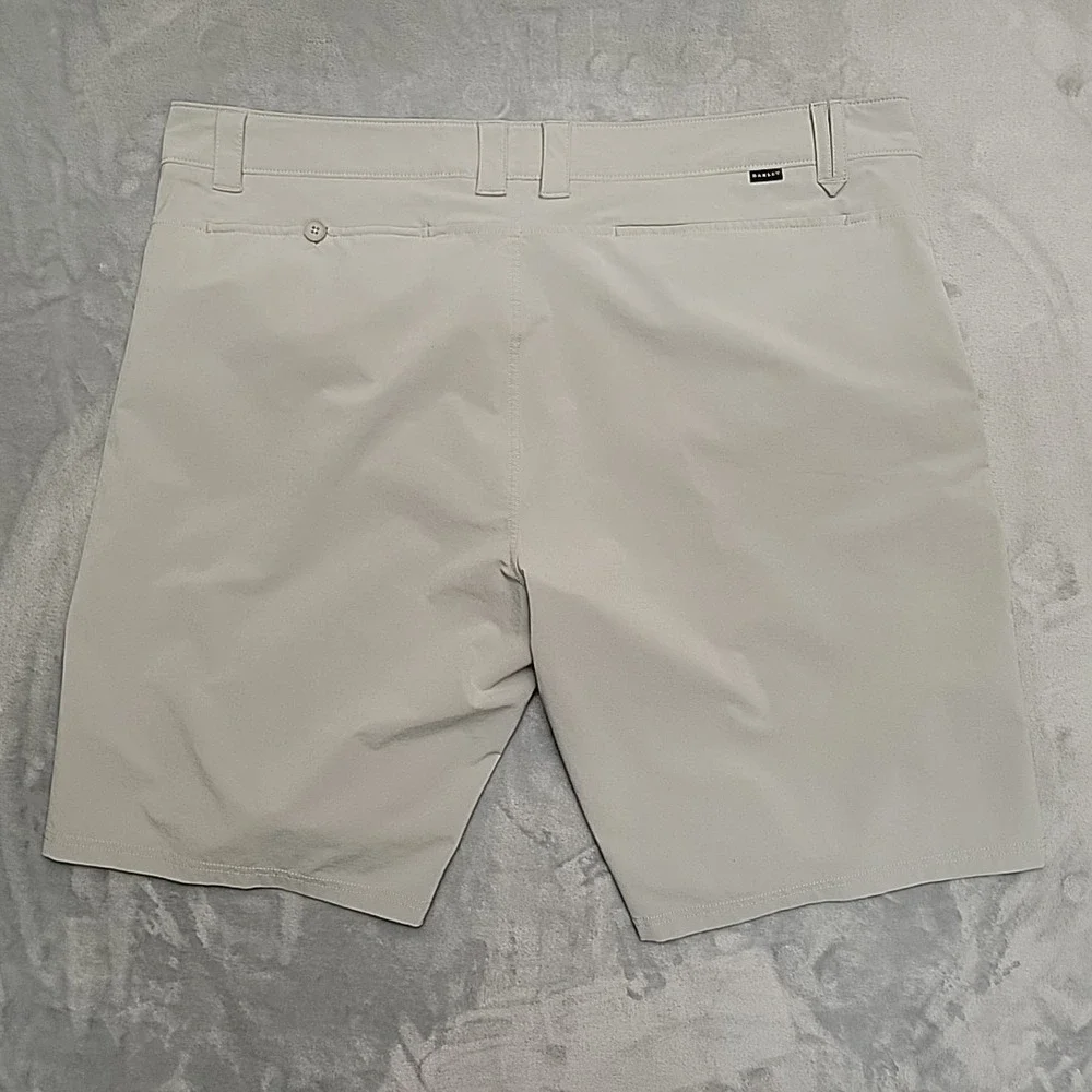 Oakley Shorts Mens 40 Beige Flat Front Performance Golf Hybrid Stretch Outdoors